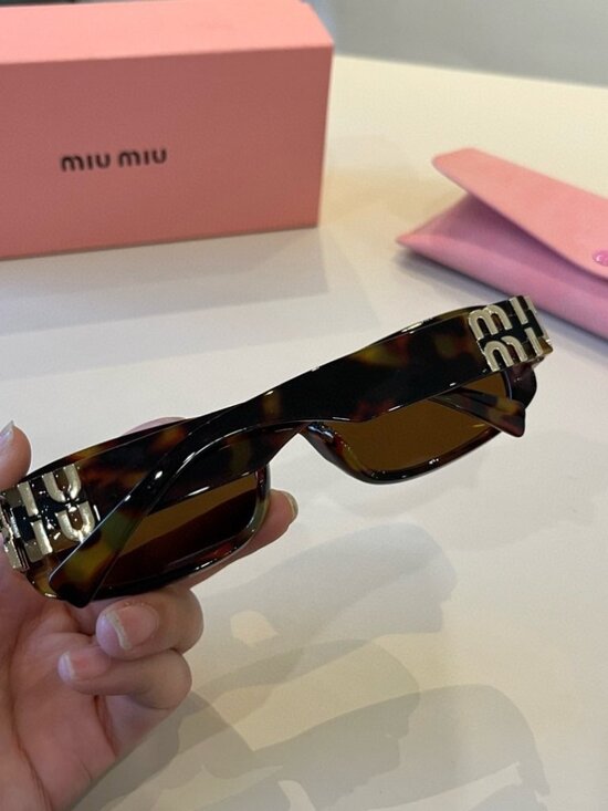 ?️ Miu Miu Oversized Sunglasses | Bold & Glamorous main image 6